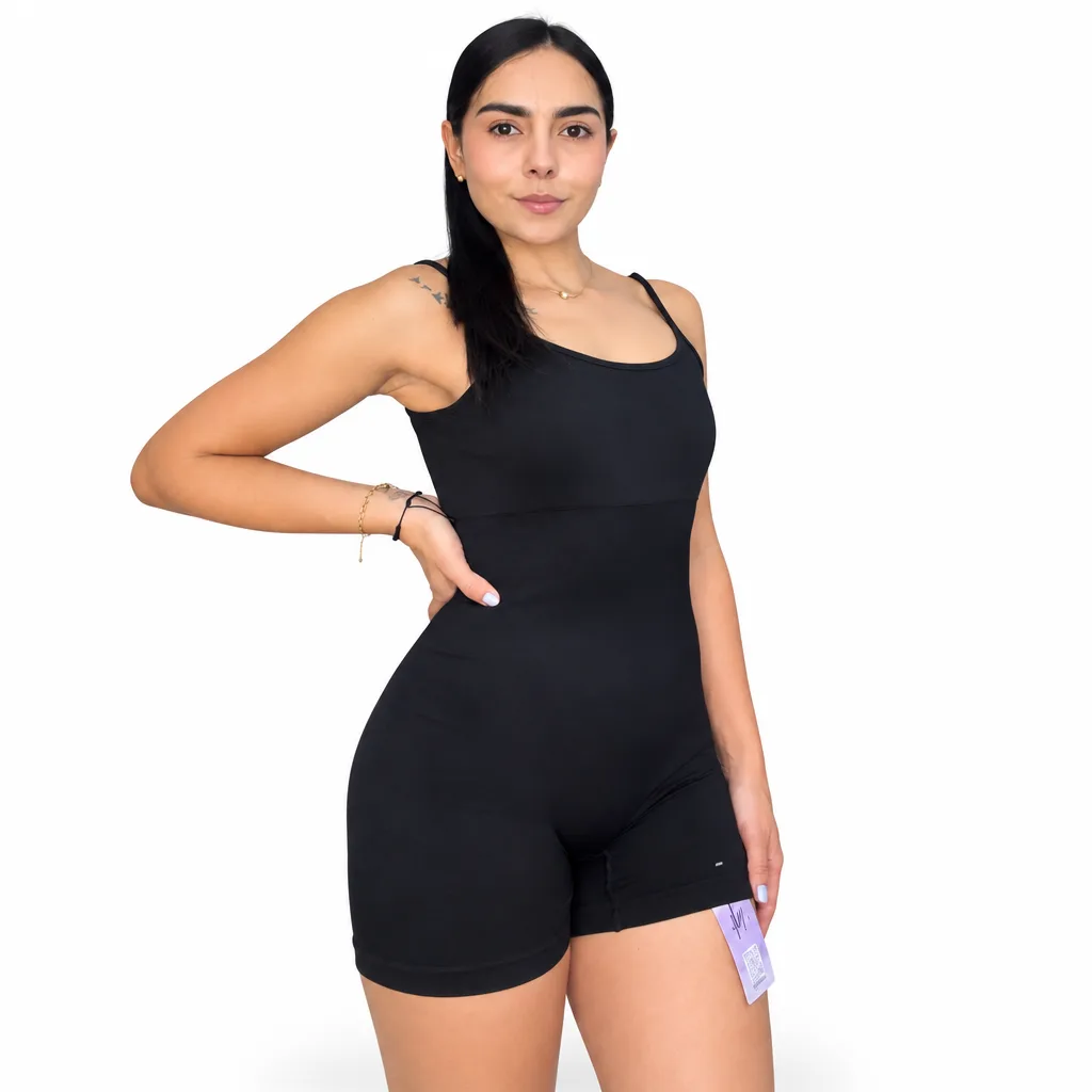 Enterizo corto femenino estilo moldeador