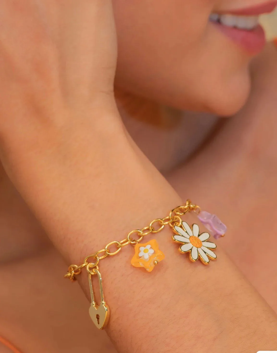Pulsera Multicharms Margarita + Aretes