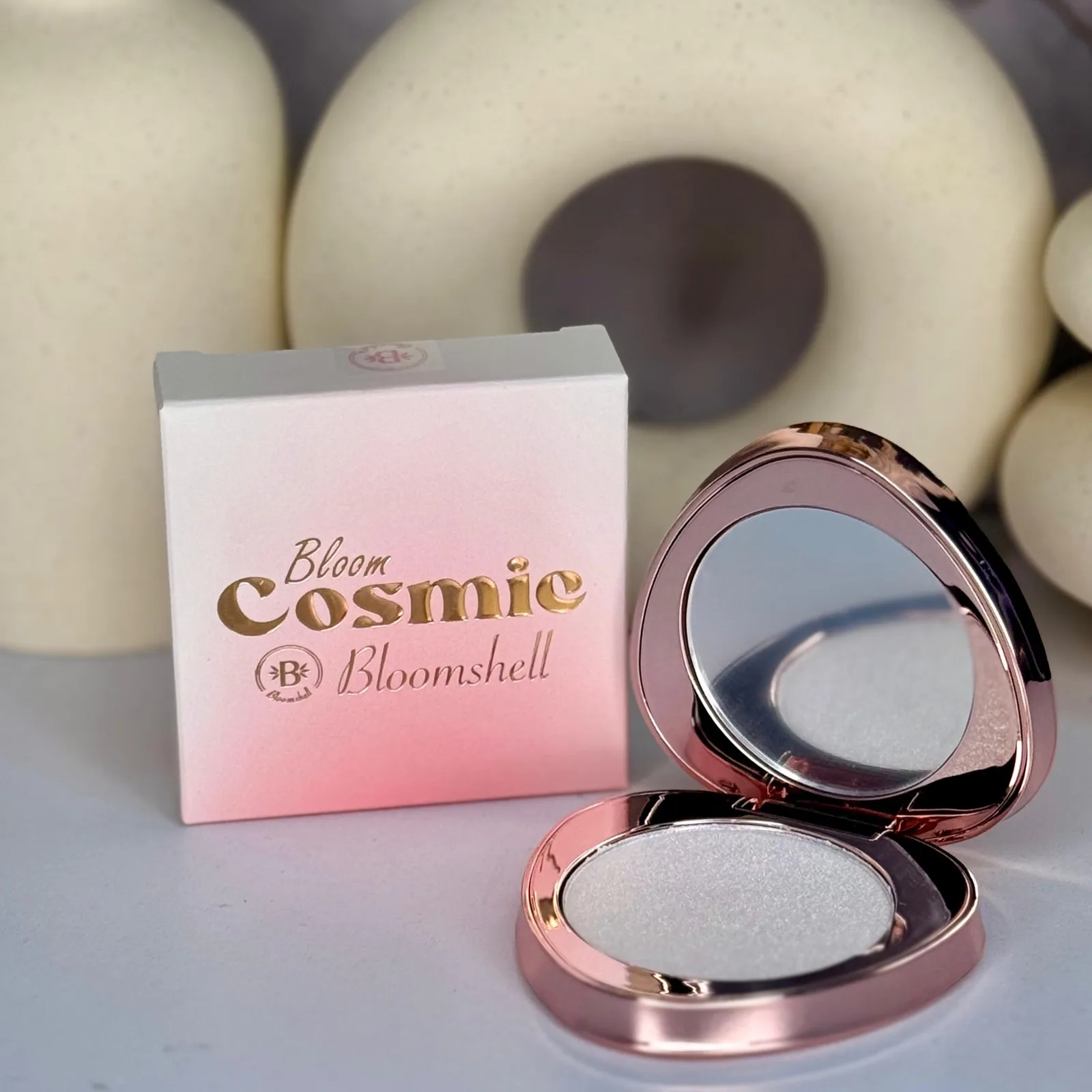 ILUMINADOR COSMIC BLOOMSHELL