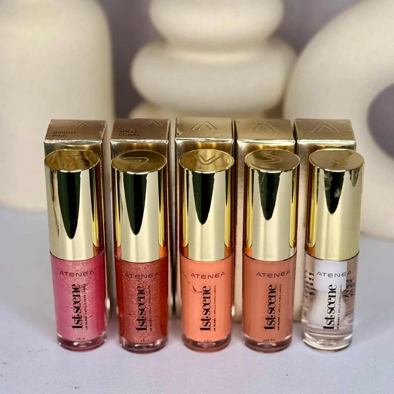 BRILLO LABIAL SCENE