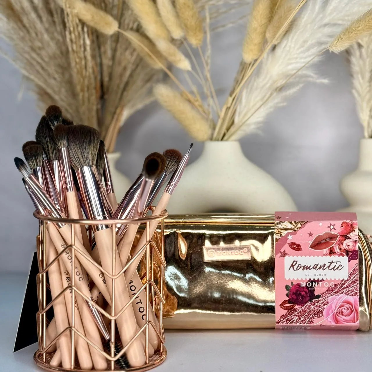 KIT BROCHAS ROMANTIC MONTOC