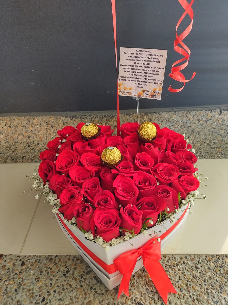 Corazón de Rosas Rojas y Ferrero Rocher