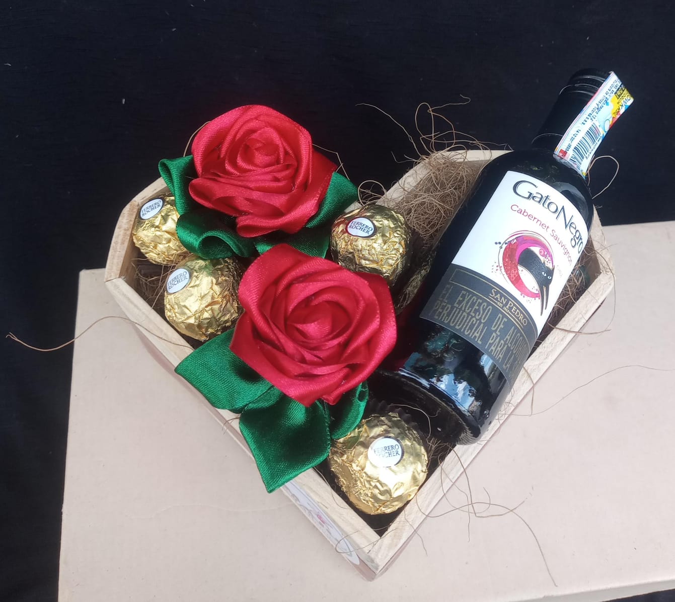 Caja  Corazón Vino Gato Negro