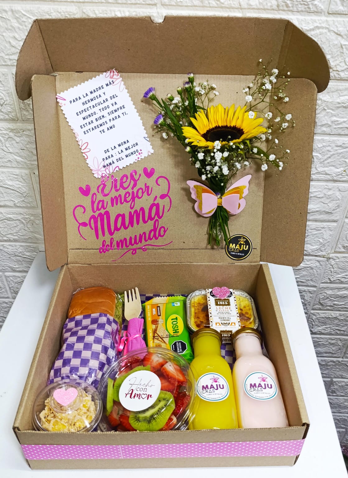 Caja Desayuno y Flores para Mamá