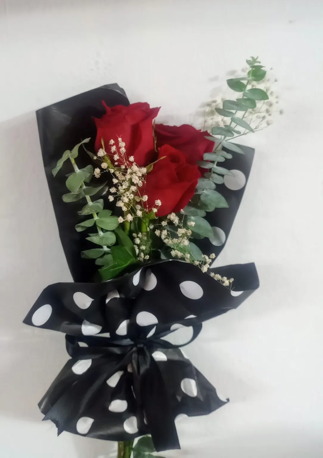 Ramo Clásico tres Rosas Rojas