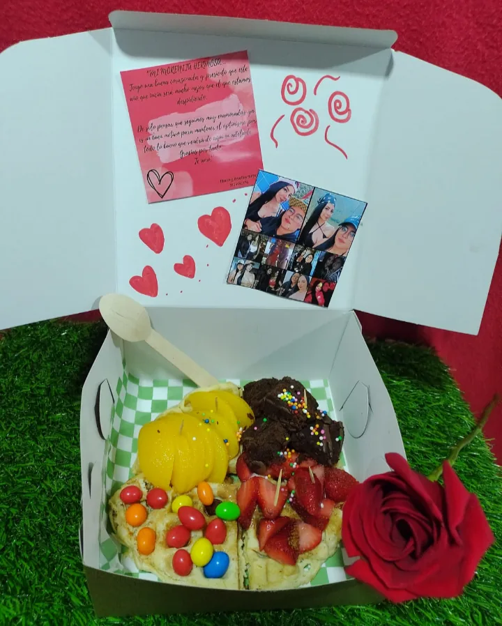 Waffle c fruta y brownie