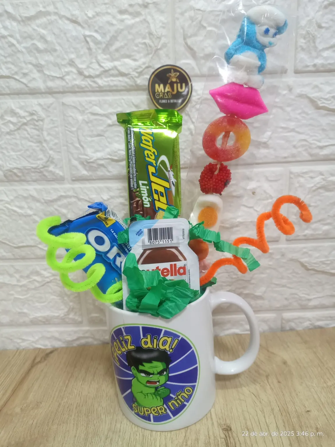Taza Temática Hulk 'Super Niño' con Dulces Variados