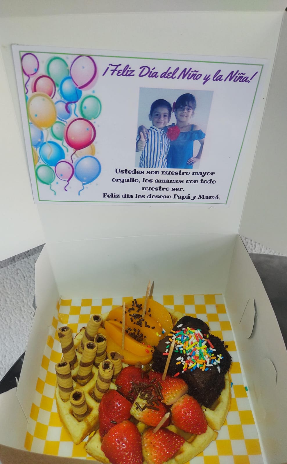 Caja de Waffles Celebración Día del Niño y la Niña