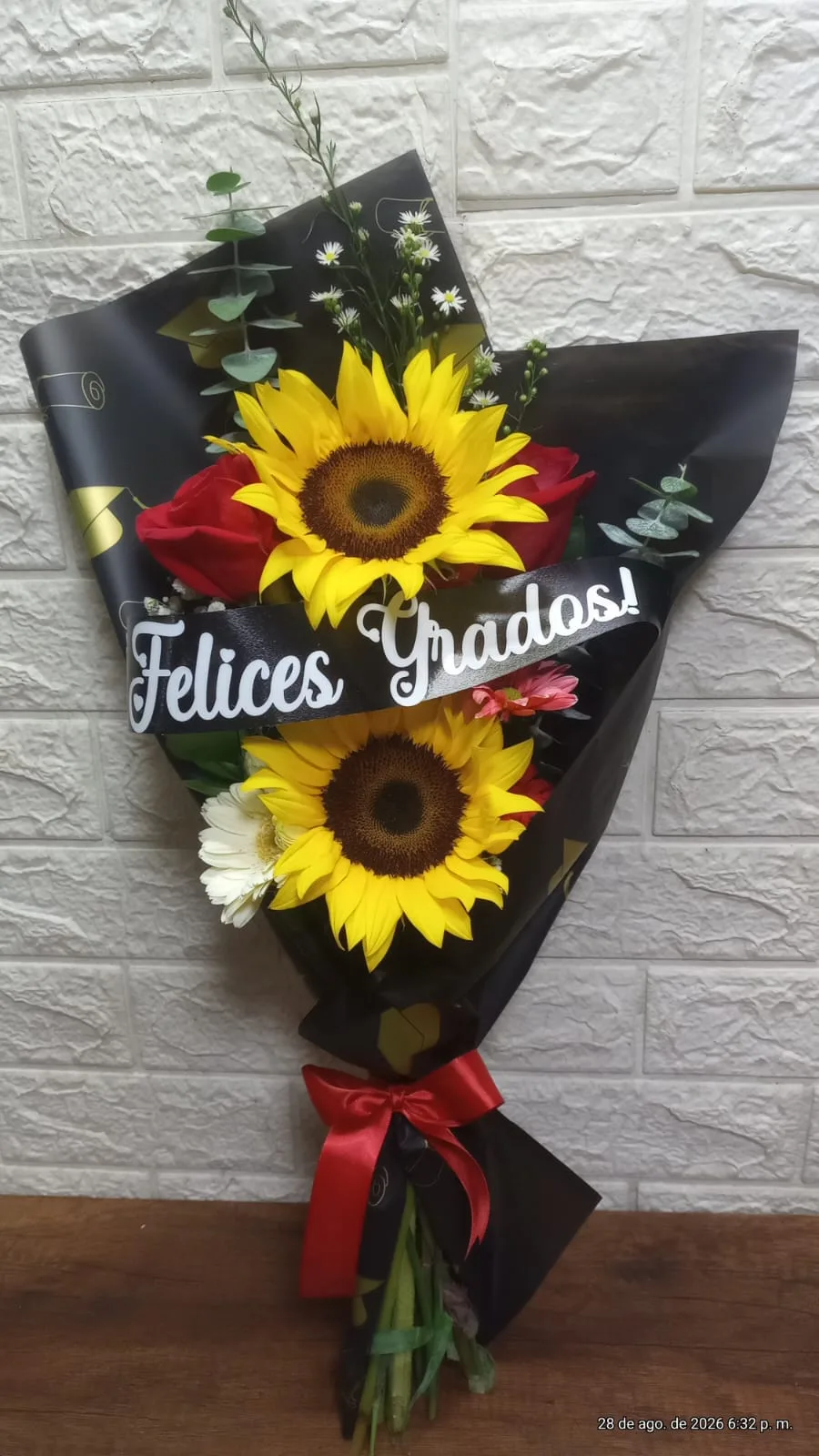 Ramo de Flores Felices Grados