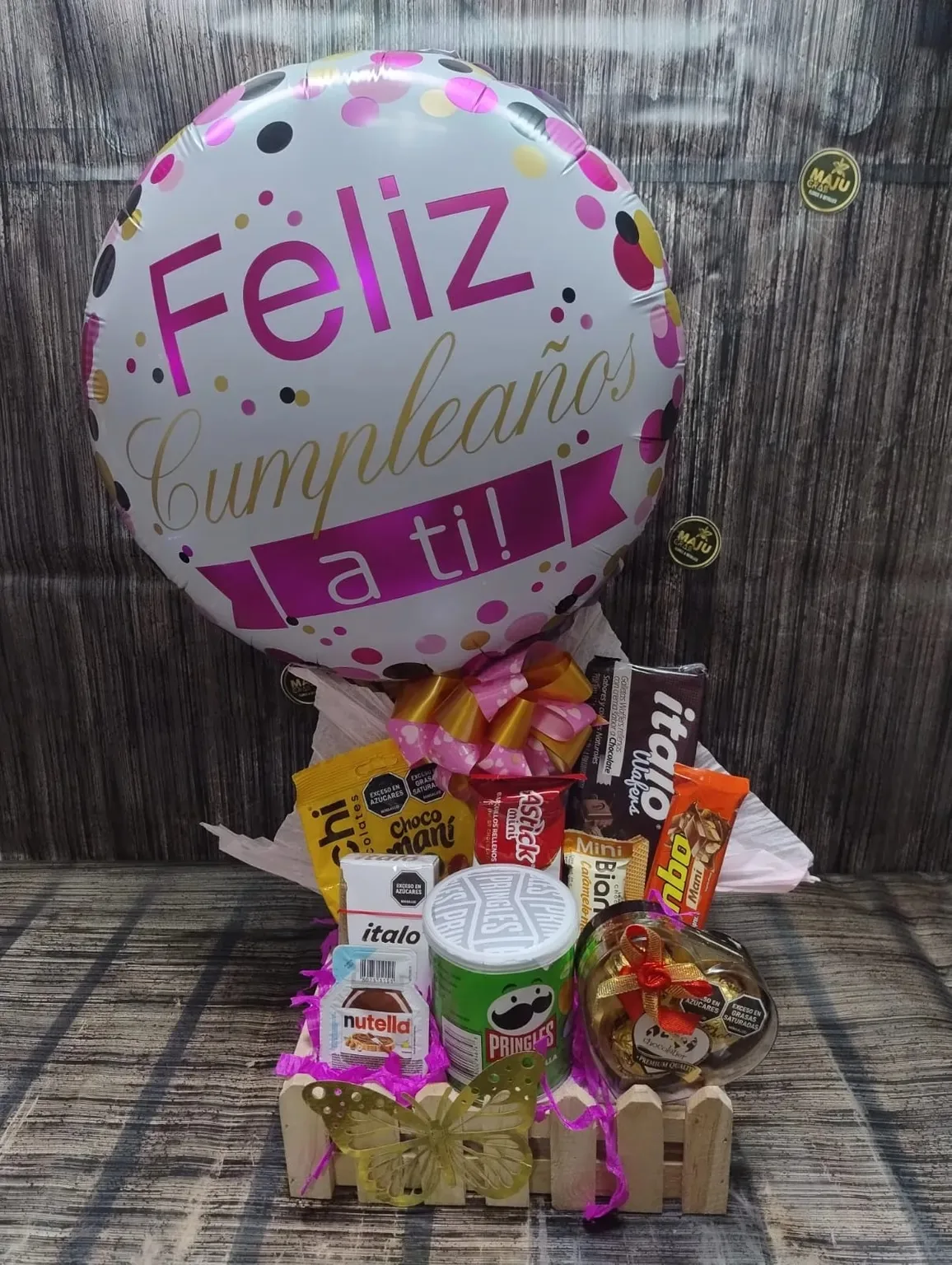 Canasta de Cumpleaños Snacks y Dulces con Globo