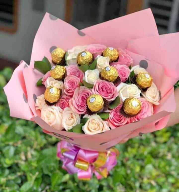 Ramo de Rosas y Chocolates Ferrero