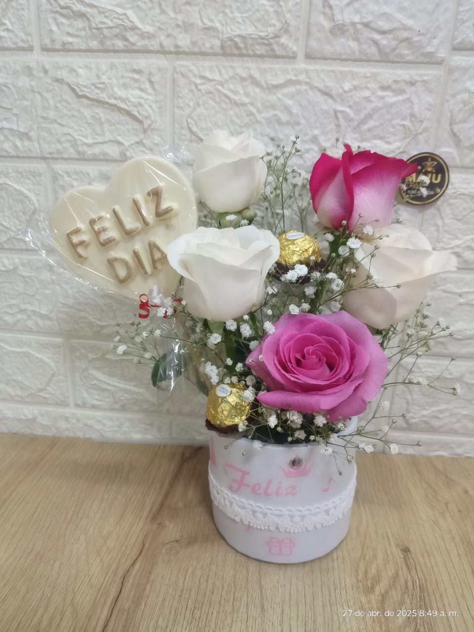 Arreglo Floral 'Feliz Día'