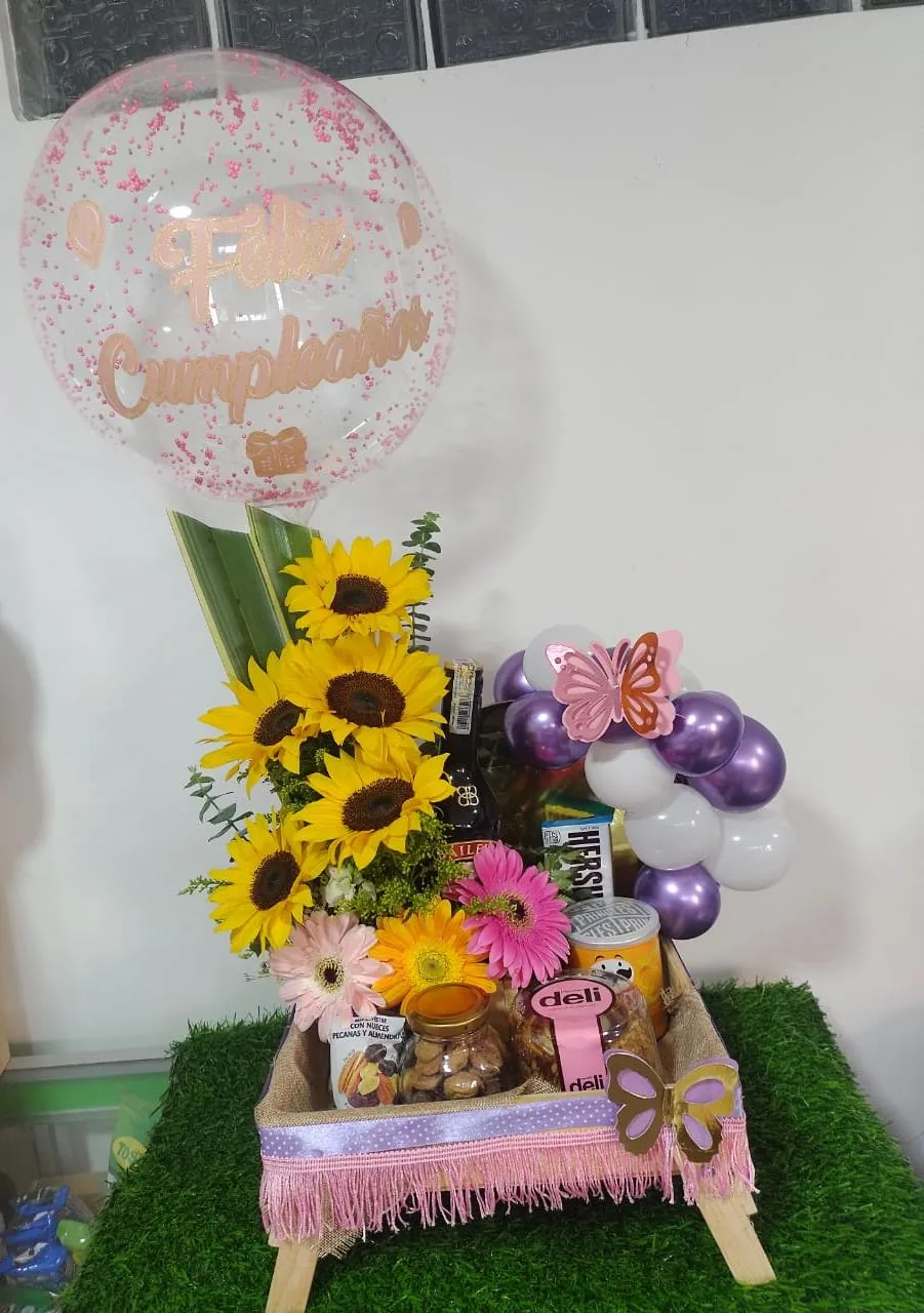 Cesta de Regalo Cumpleaños Girasoles y Baileys