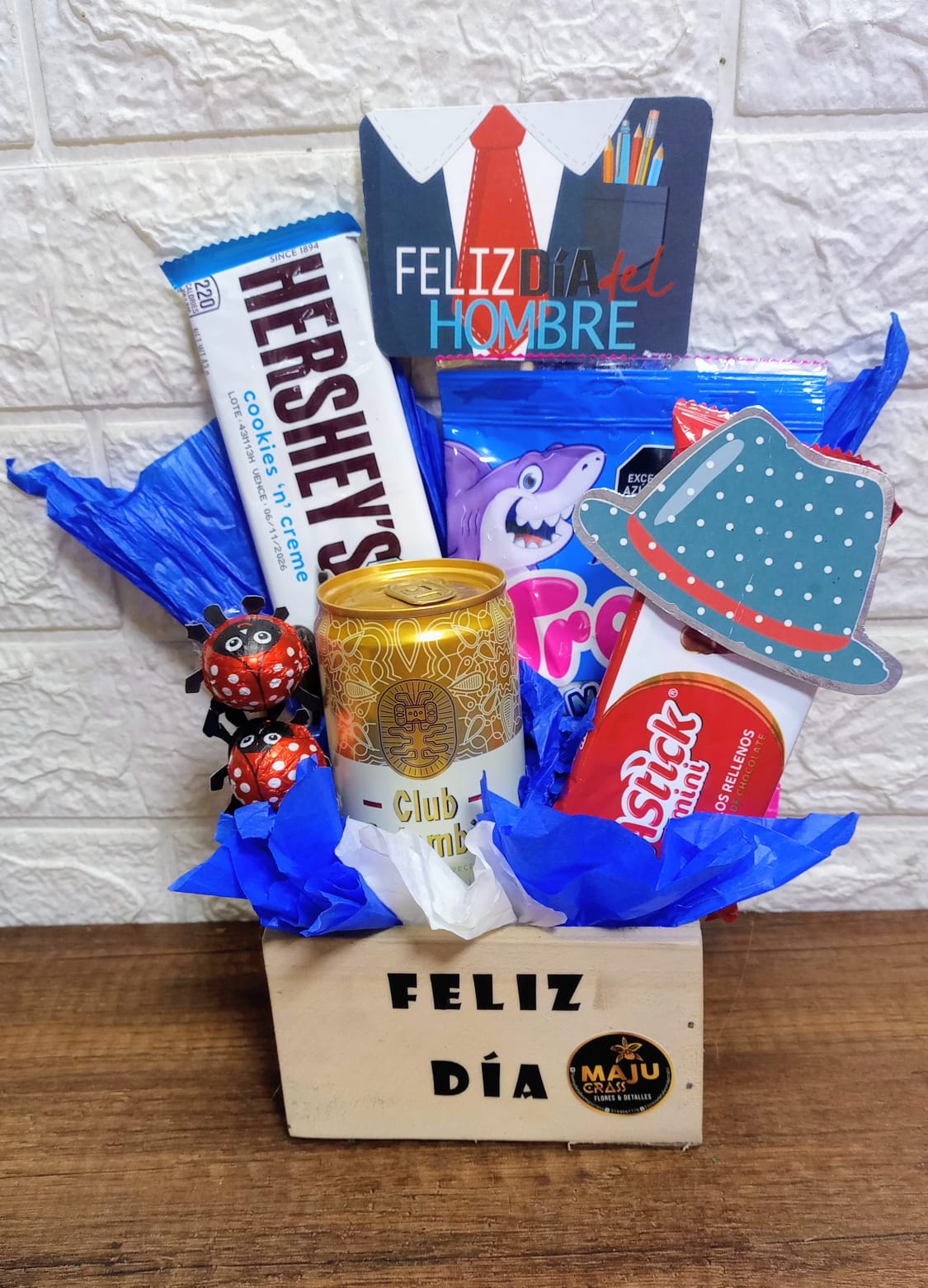Caja de Regalo Feliz Día del Hombre con Chocolates y Cerveza