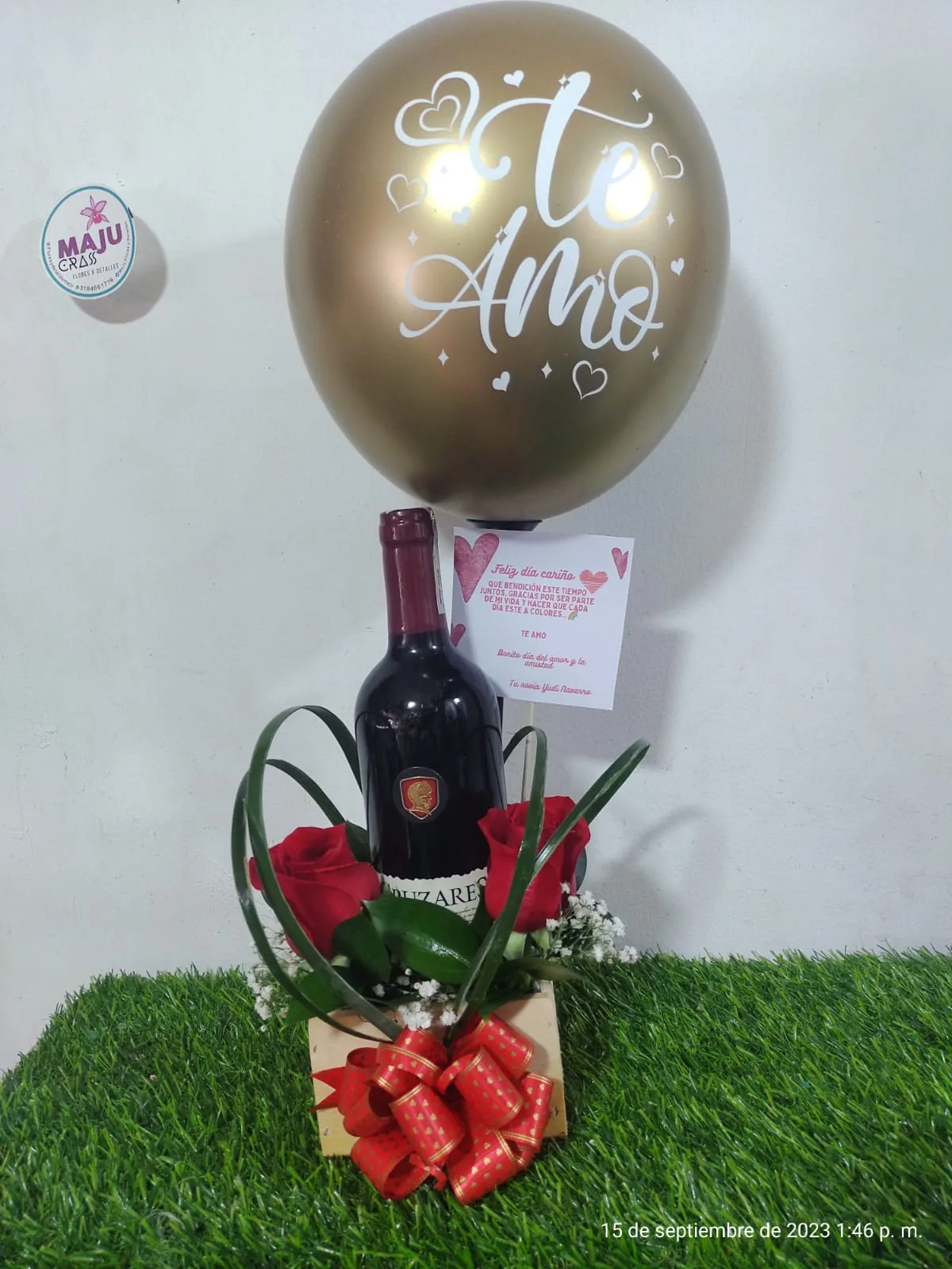 Arreglo vino y rosas