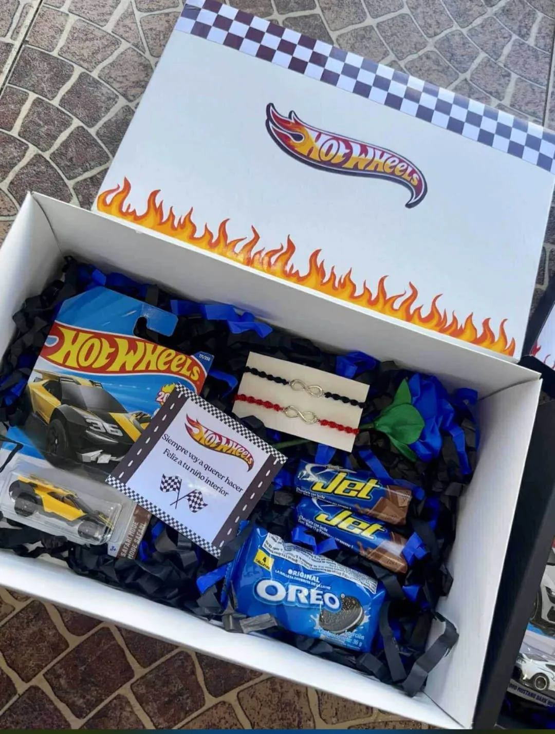 Caja Regalo Temática Hot Wheels un dia especial