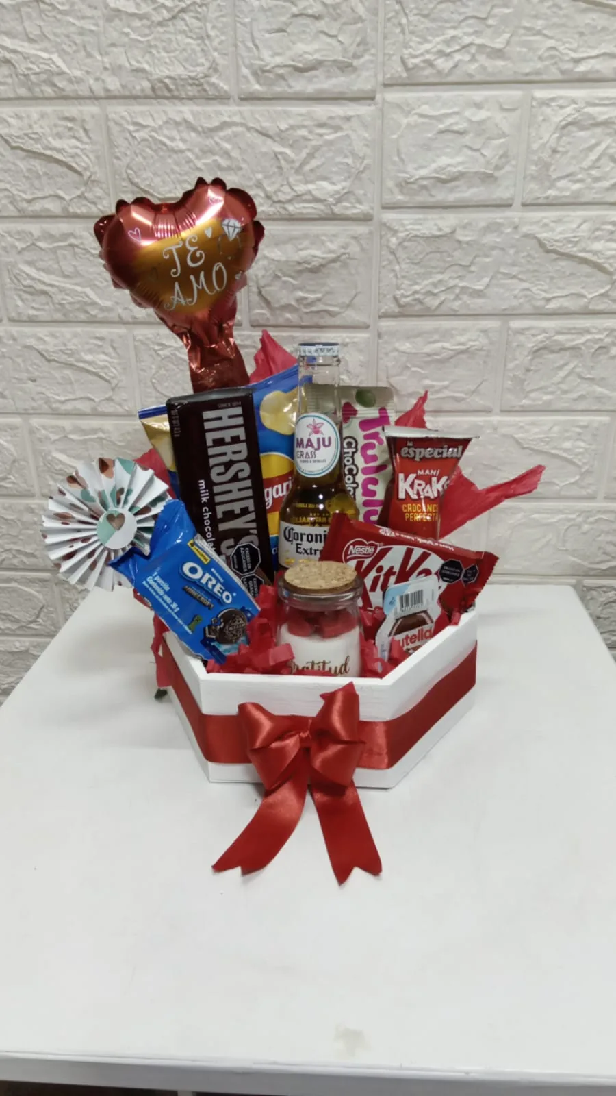 Caja de Regalo Romántica 'Te Amo' con Delicias Variadas