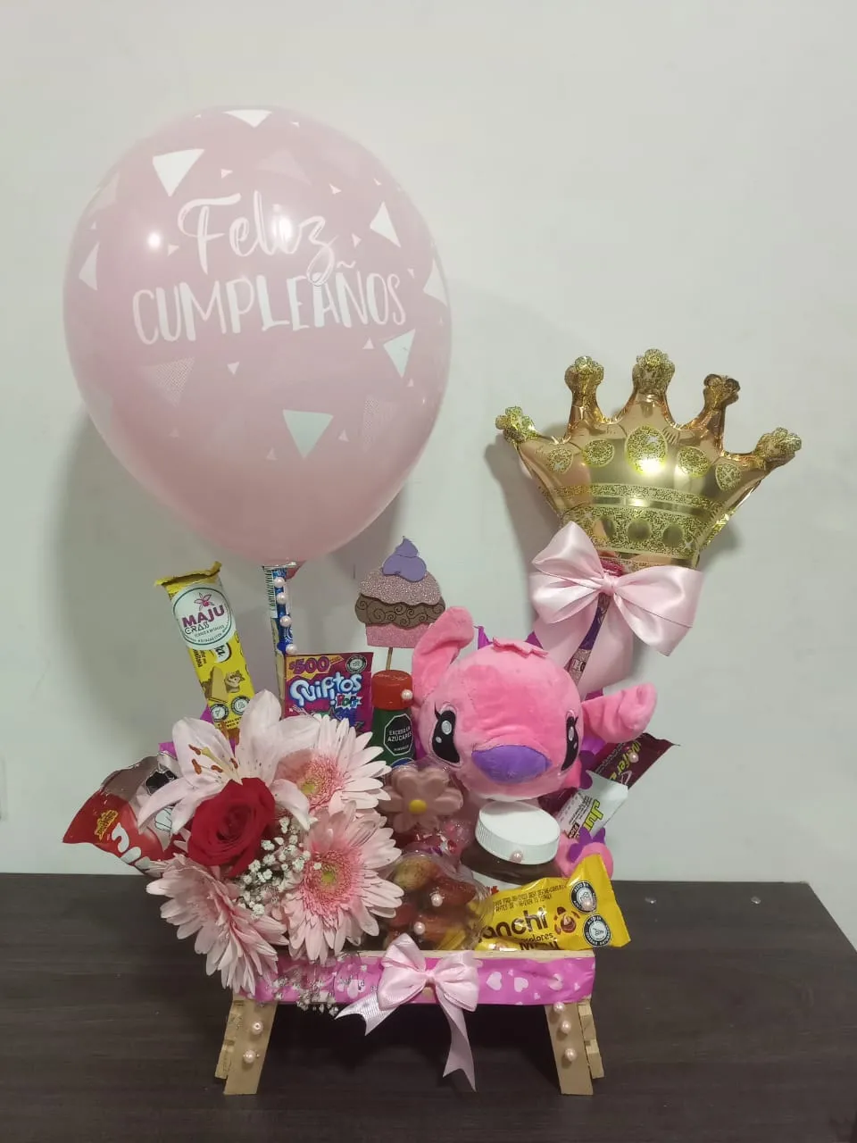 Arreglo de Cumpleaños Stitch y Flores