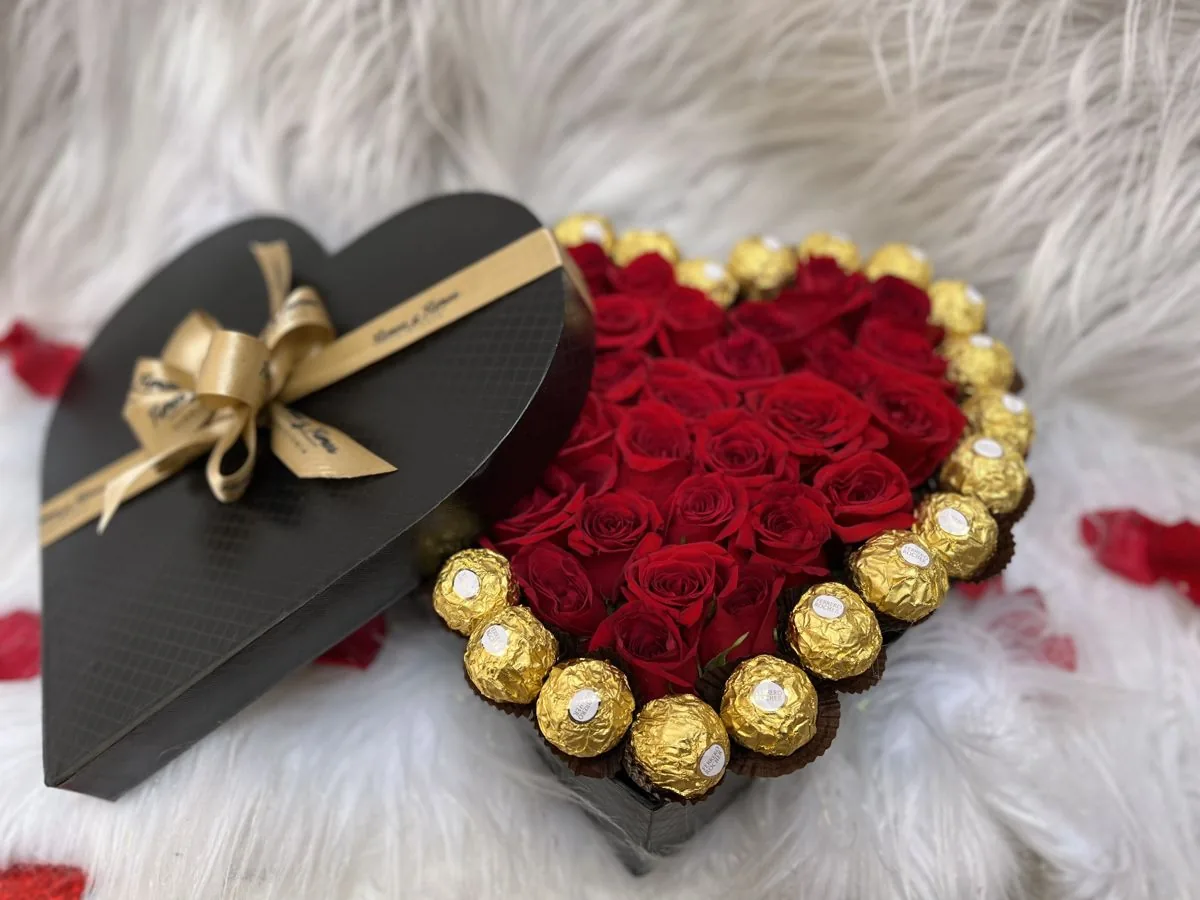 Caja Corazón Rosas Rojas y Ferrero Rocher - Amor y Dulzura